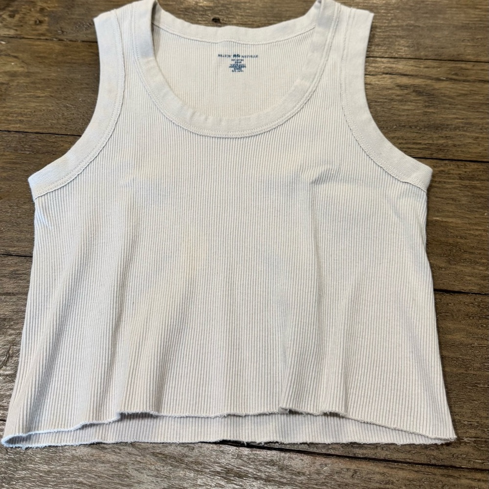 Brandy Melville Crop Tank - Raw Hem - Picture 5 of 6